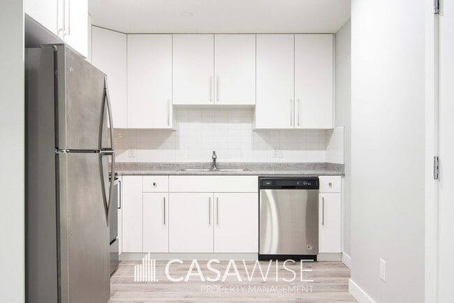 Building Photo - 7914-7174 174 Ave NW