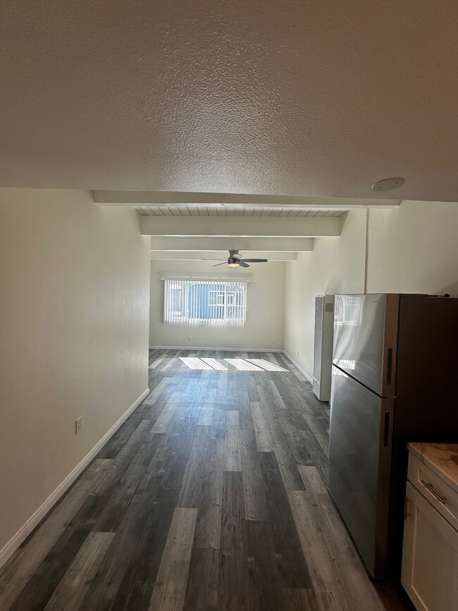 Photo - 324 Leatrice Ln