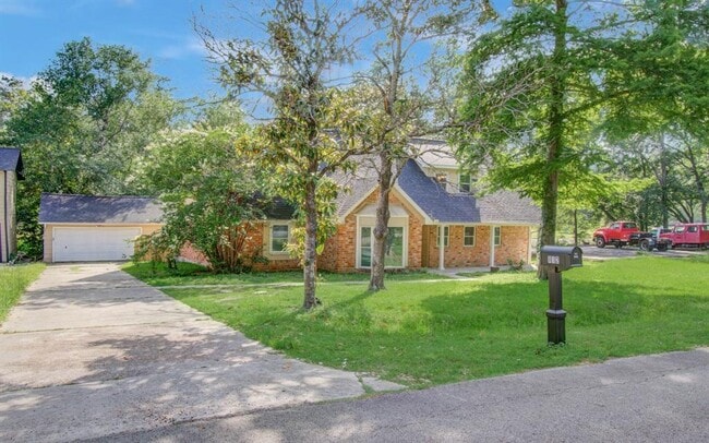Photo - 812 Stone Mountain Dr House