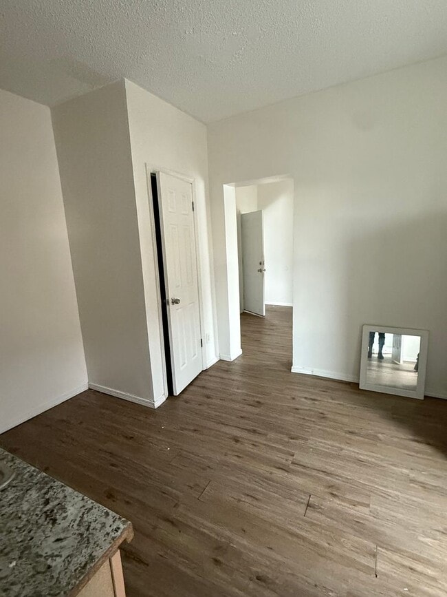 Building Photo - ST Paul Unit 2