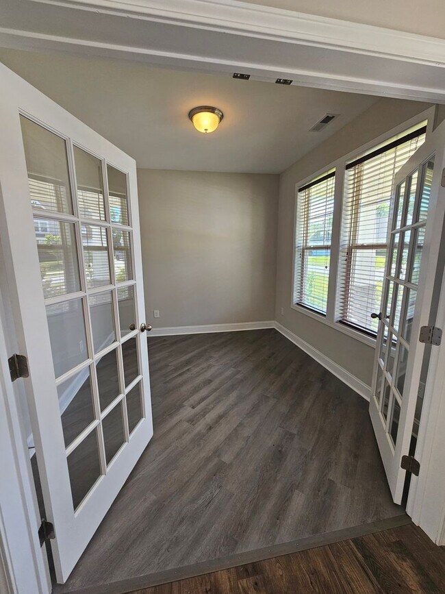 Photo - NEW LISTING!!!!!