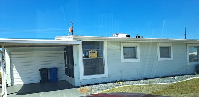 Garage and carport - 1531 Council Dr Casa