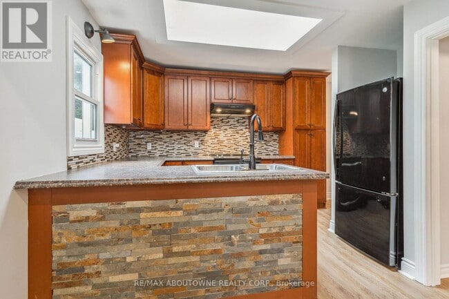 Photo - 93 E 31st St
