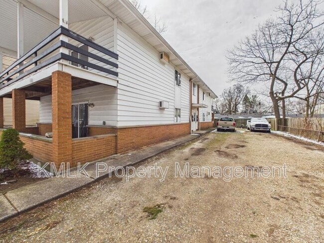 Photo - 22 W York St