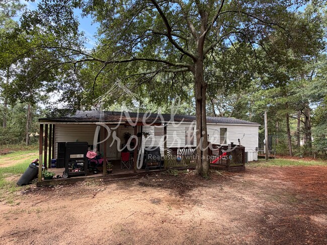 Photo - 560 Mack St