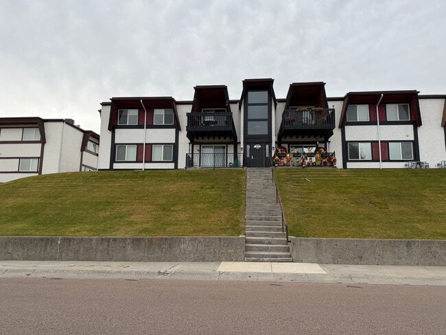 Building Photo - Fully Furnished Condo - 2 bedroom, 1 bath