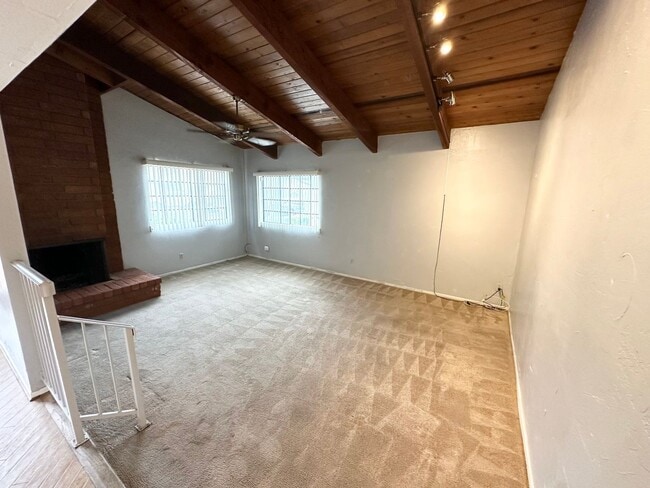 Photo - Beautiful 3 bed/2 bath unit in Huntington Beach Unidad A