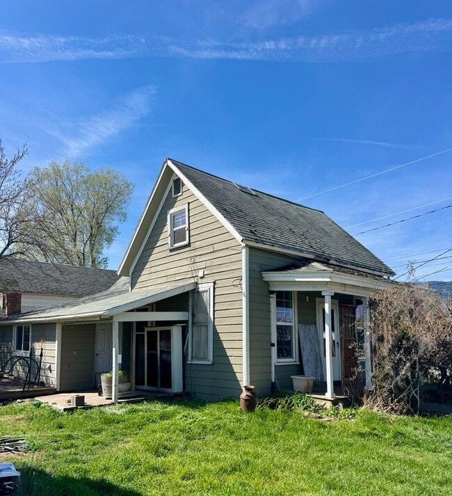 Building Photo - 312 E Electric St