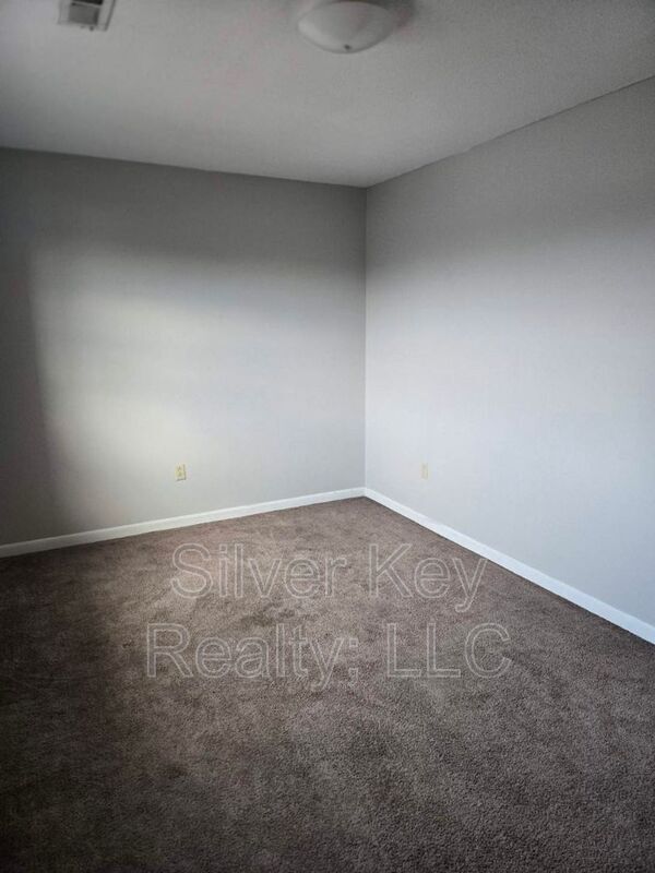 Photo - 823 Englewood Rd