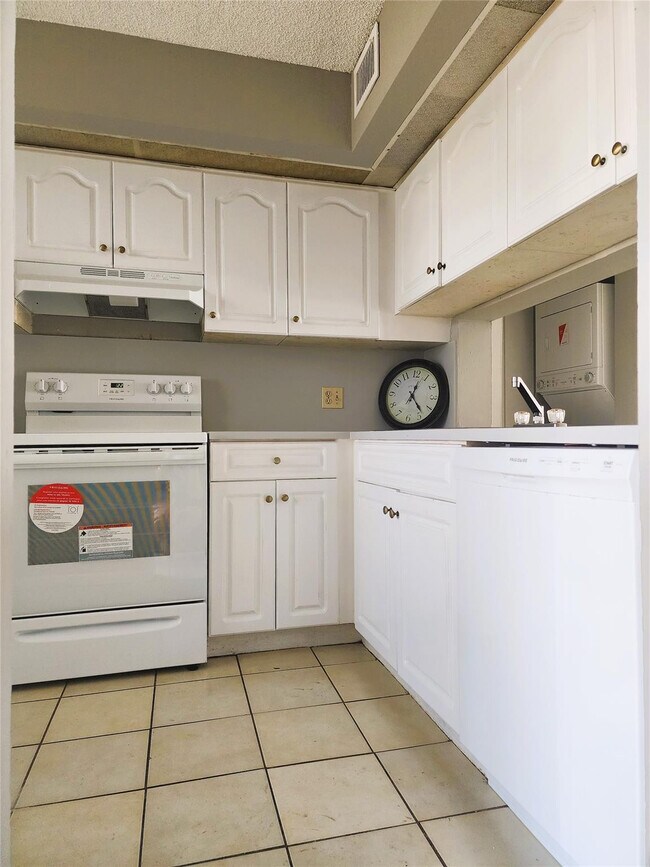 Photo - 217 Lake Pointe Dr Unit 107