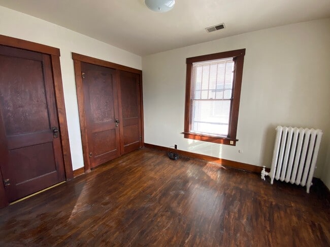 Building Photo - 1008 Monroe Ave Unit 2