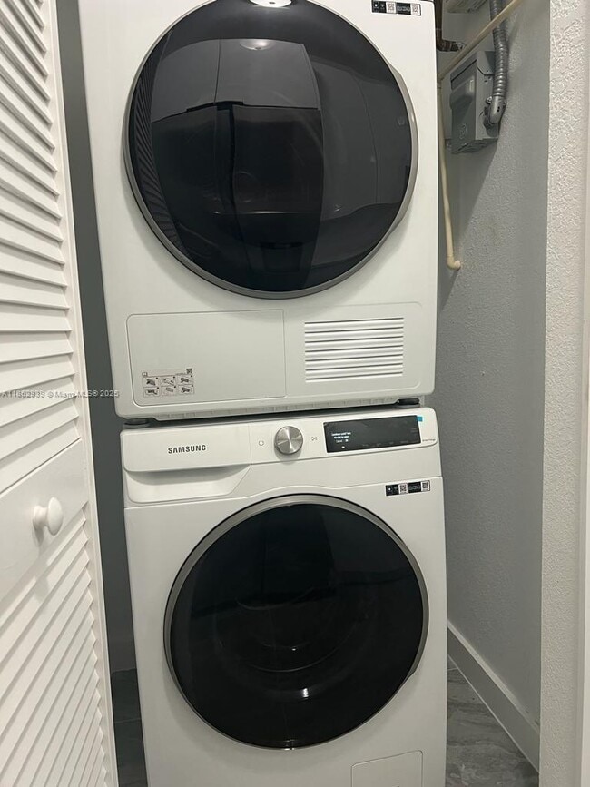 Photo - 3 bedroom in Miami FL 33142