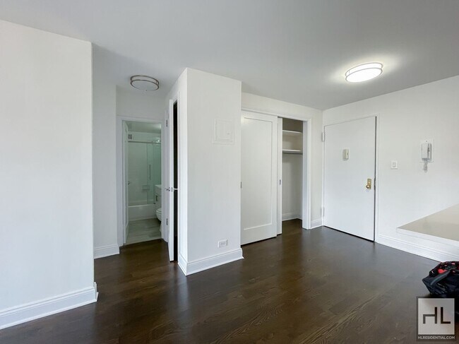 Photo - E 16 ST Unit 6P