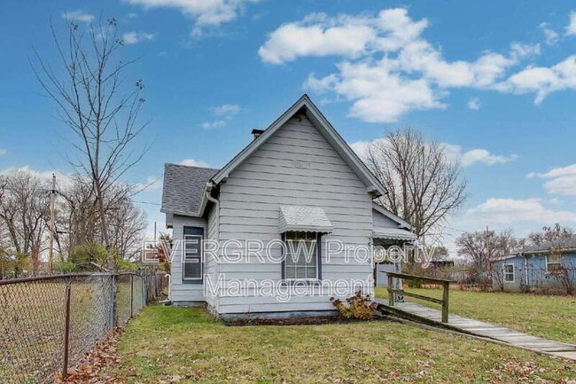 Photo - 2219 Hovey St