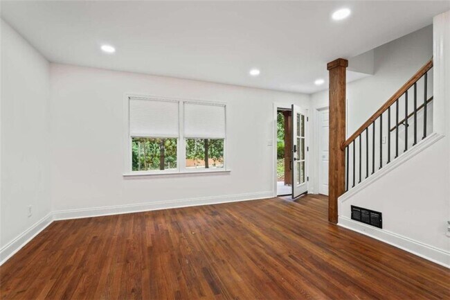 Photo - 2735 Defoors Ferry Rd NW