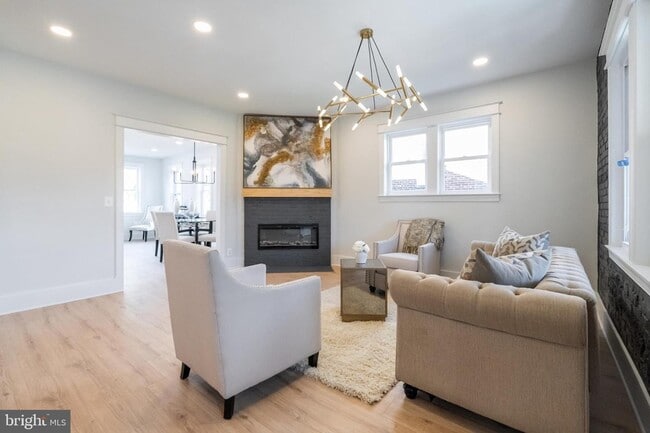 Building Photo - 113 Madison St NW