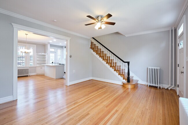 Photo - 229 Bryant St NE House