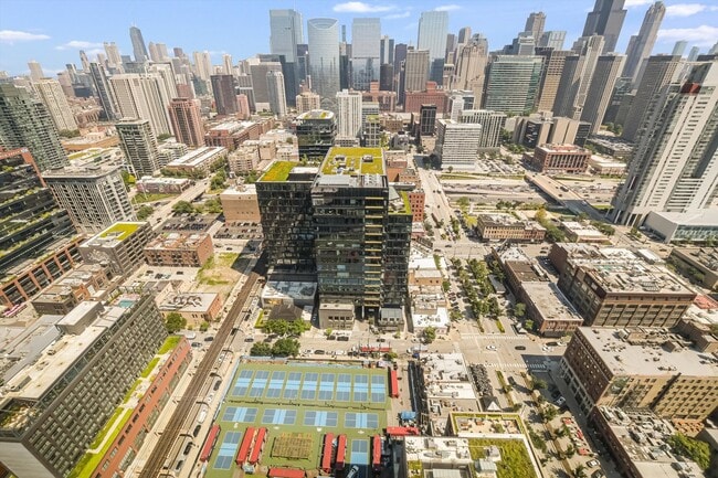 Photo - 164 N Peoria St Unidad 2504