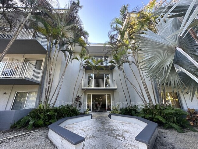 Building Photo - 7403 SW 82nd St Unit Apt 213N