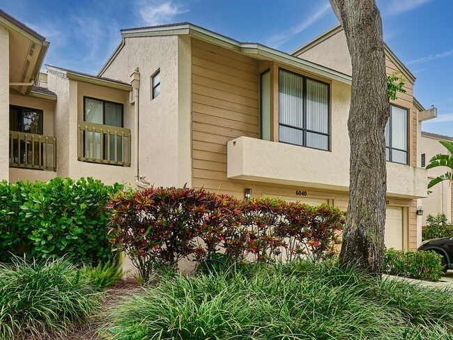 Building Photo - 6040 Glendale Dr Rental
