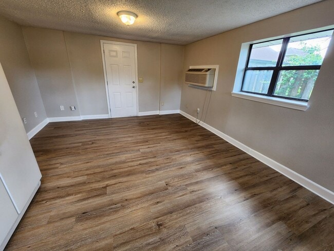 Photo - 1433 N Brown Ave