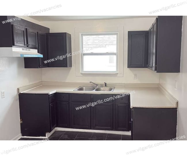 Building Photo - COMING SOON! 2 bed 1 bath home for rent