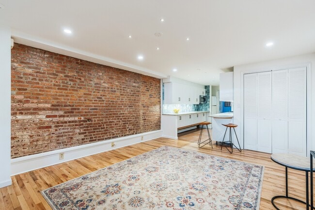 Building Photo - 209.5 4th St