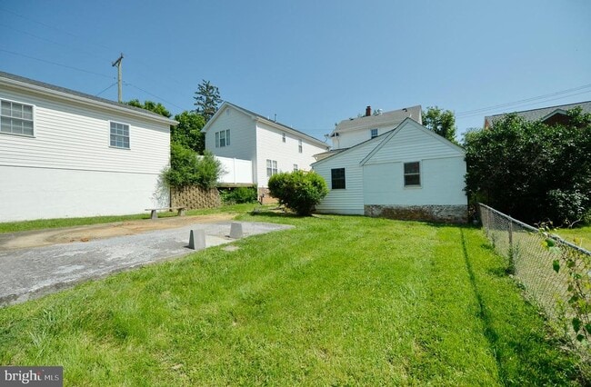 Photo - 31 W Whitlock Ave