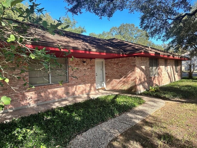 Building Photo - 1011 Pampa St Rental