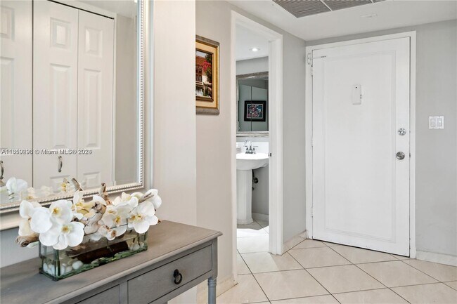 Photo - 5401 Collins Ave Unit 1123