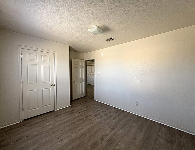 Photo - 3402 Cantabrian Dr Unidad D