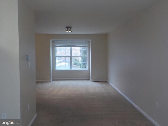 Photo - 703 Kings Crest Dr