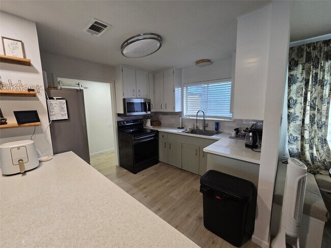 Photo - 950 Hardeman St