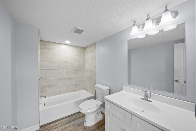 Building Photo - 1735 Merriman Rd Unit 102