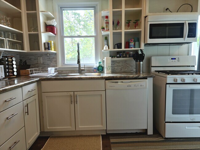 Photo - 556 Lagrange St