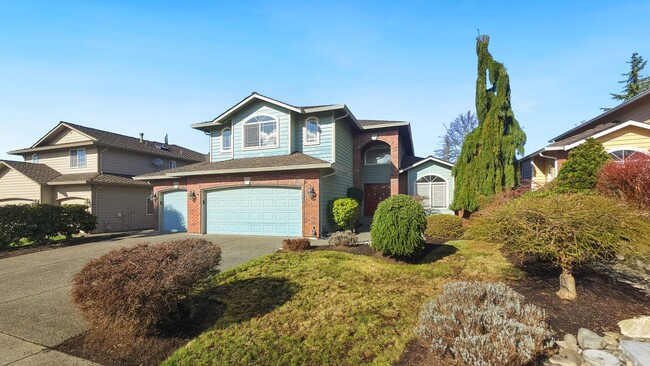 Building Photo - Spacious Updated 4 Bedroom Home with 3 Car Garage