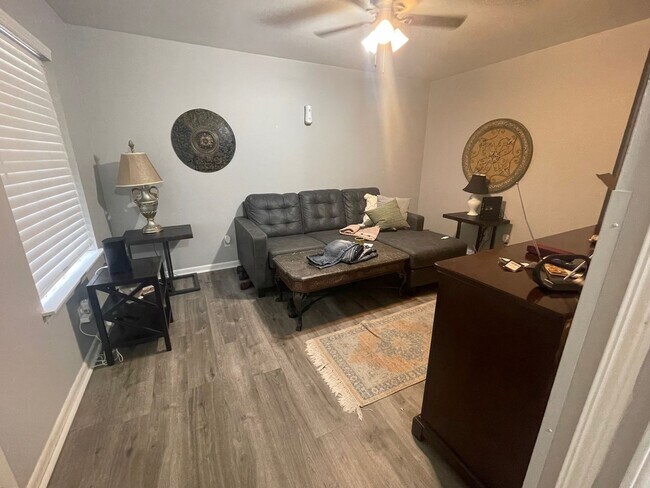 Photo - 2201 Scott St Apartments Unidad 10