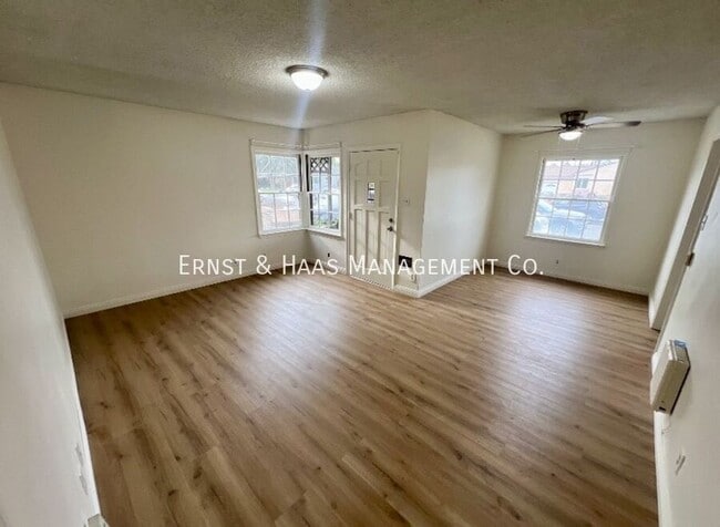 Photo - 2220 E McKenzie St