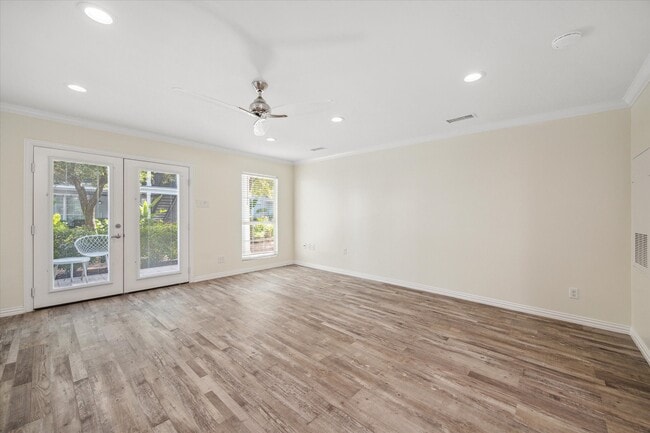 Building Photo - 300 Pecore St Unit 12