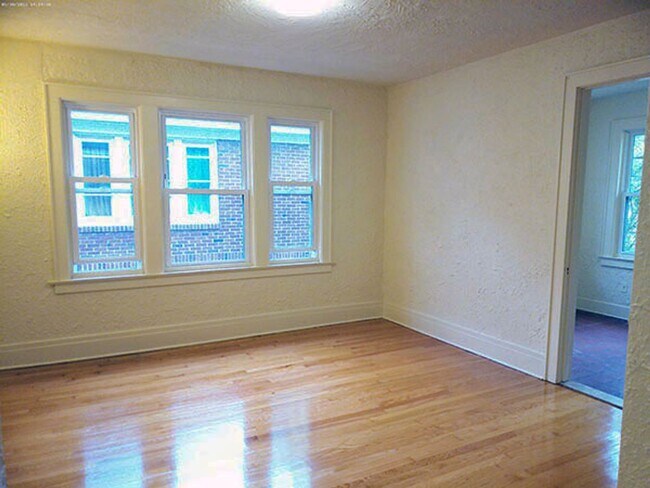 Photo - 400 Harvard Pl Unit Harvard 400.1