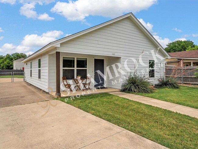 Photo - 1107 Primrose Dr