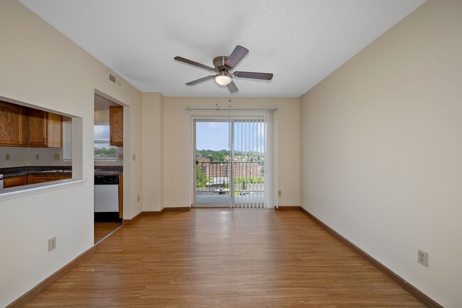 Vantage Pointe West Apartment Homes - Vantage Pointe West Apartment Homes