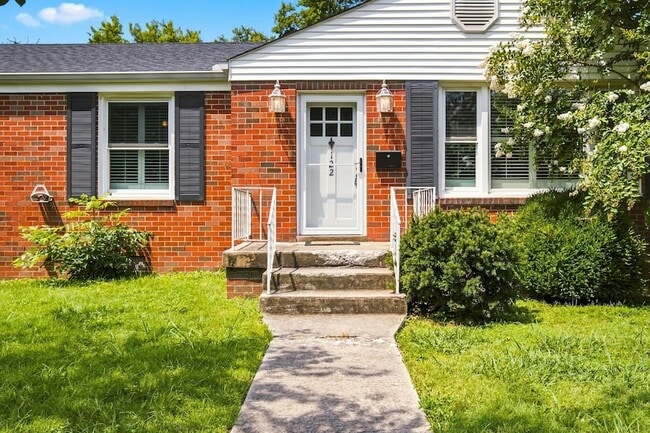 122 Hammond Ave