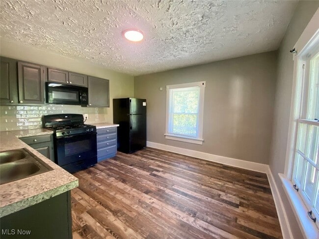 Photo - 999 W Exchange St Unit 2