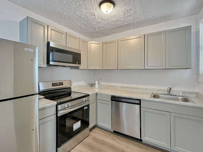 Photo - 1121 E 53rd St