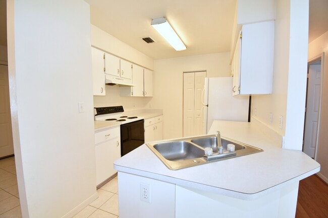 Photo - * RENT SPECIAL $200 OFF RENT NEW PRICE $21...