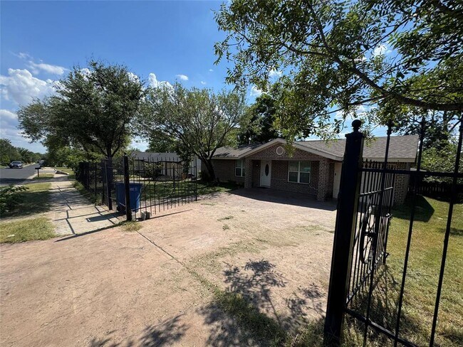 Photo - 5502 Wellington Dr House