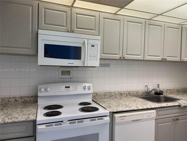 Photo - 1000 West Ave Unit 605
