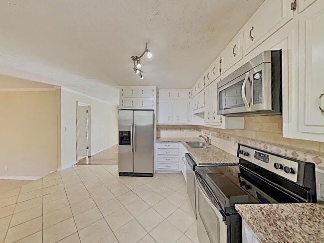 Photo - 227 Evergreen Dr SE
