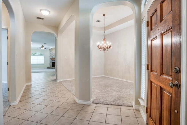 Photo - 17204 Ennis Trail